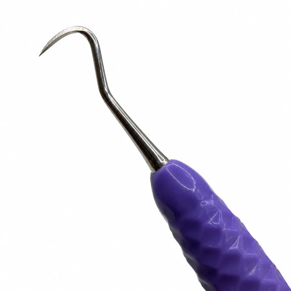 H6/7 sickle scaler, pointed working end close-up